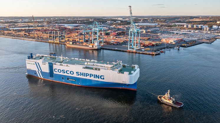 Cosco Shipping Specialized Carriers nya fartyg Min Jiang Kou vid insegling i Göteborgs Hamn under fredagskvällen. Fartyget ligger i hamnen i detta nu. Bild: Göteborgs Hamn.
