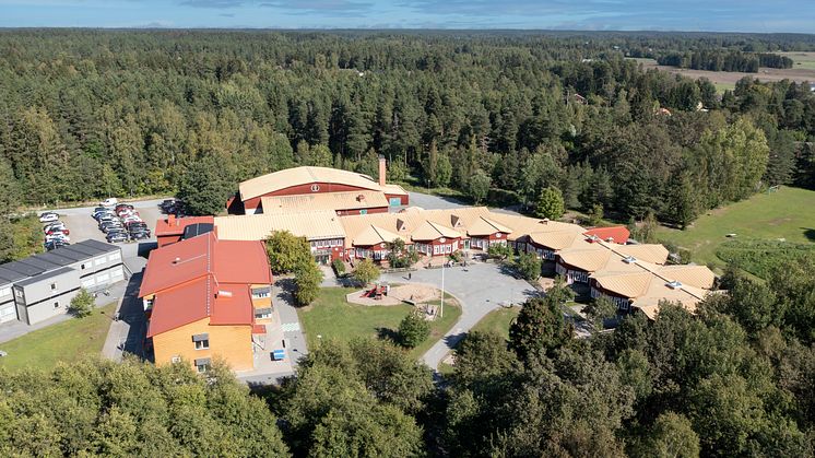 Flygbild över Svanberga skola där många av barnen i den planerade förskolan i Svanberga kommer gå om några år.