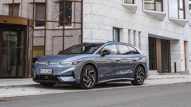 Volkswagen lancerer ny prissætning på hele ID.7-modelprogrammet, så den populære Tourer stationcar (foto) nu koster fra 409.995 kr.