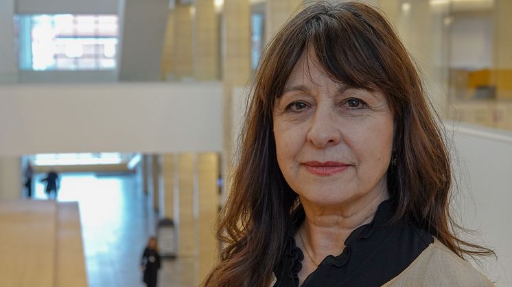  Yanira Difonis (MP), ersättare i Psykiatri-, habilitering- och hjälpmedelsnämnden, reagerar starkt på nedläggningen av Skånes Taltidning. 
