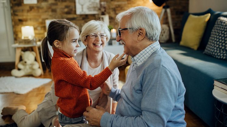 Oma, Opa, Influencer. Studie zeigt: Großeltern haben prägenden Einfluss auf ihre Enkel.