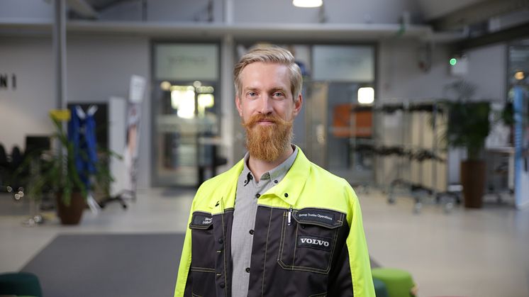Simon Lidberg är industridoktorand på Högskolan i SKövde inom forskarskolan Smart Industry Sweden och knuten till forskningsprofilen Virtuella fabriker med kunskapsdriven optimering (VF-KDO).