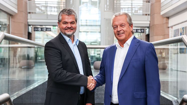 Terje Fagervik, daglig leder i Tradebroker og  Erik Soelberg, Key Account Manager i Canon Norge er fornøyd med inngåelse av ny rammeavtale.