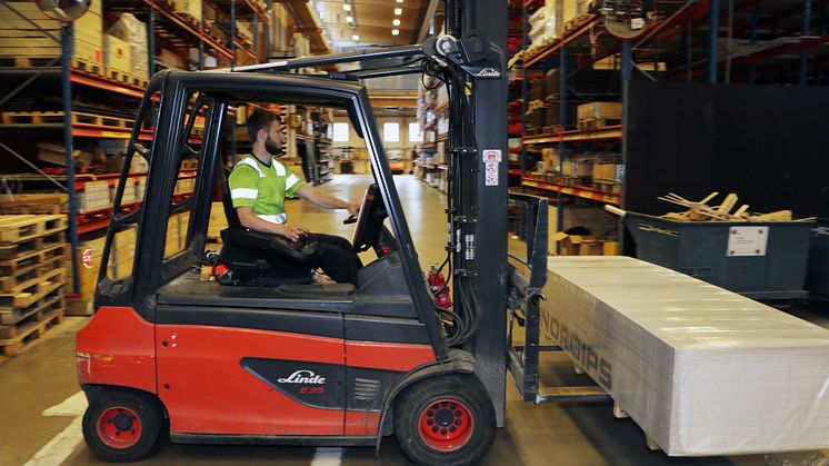 Byggmaterialhandeln ser ljuset vid horisonten