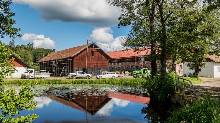 ﻿﻿Berga säteri sätter upp solceller och siktar på att öka självförsörjandegraden av solenergi. ﻿﻿Satsningen genomförs i egen regi med visst stöd från Klimatfond Strängnäs. Foto Lina Östling