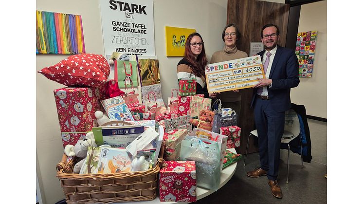 Ergebinis der Wunschbaumaktion: Geschenke und 4.050 Euro