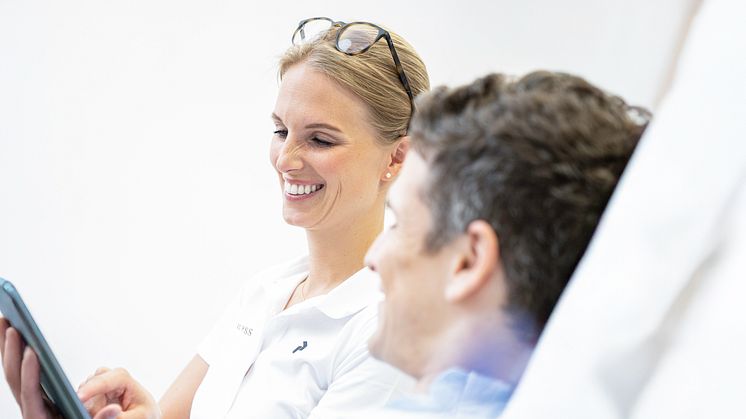 Mit dem Amalgam-Verbot ab 01. Jänner 2025 stellt sich Zahnarztpatient:innen die Frage: Wen besser wählen, Kassen- oder Wahlarztpraxis?
