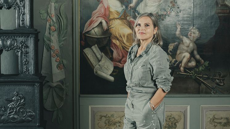 Heidi Bjørgan gjør en intervensjon i Rasmus Meyer på Kode denne vinteren (Foto: Thor Brødreskift).