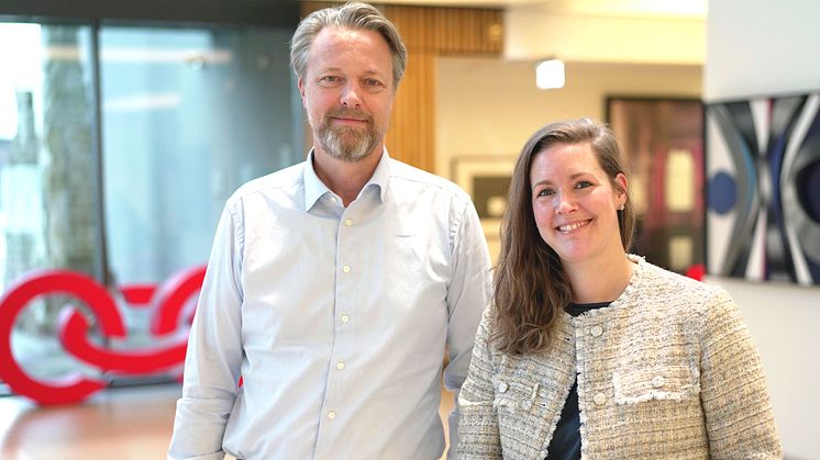 Konserndirektør Camilla Leikvoll sammen med  Jarle Holm, leder for strategi og digitale produkter i personmarkedet