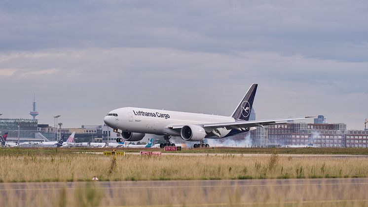 Lufthansa Cargo begrüßt neue Frachtmaschine in Frankfurt