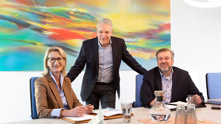 Der Vorstand der Ammerländer Versicherung Christine Lühr-Boekhoff (v.li.), Gerold Saathoff und Axel Eilers.