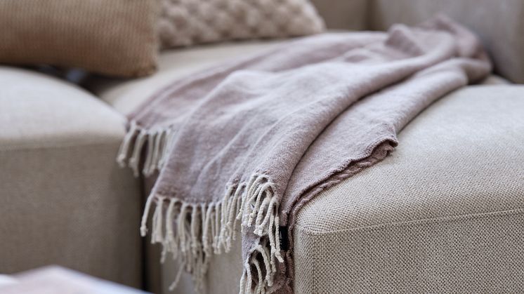 Winterliche Wohlfühlmomente mit kuscheligen Kissen, Decken und Teppichen