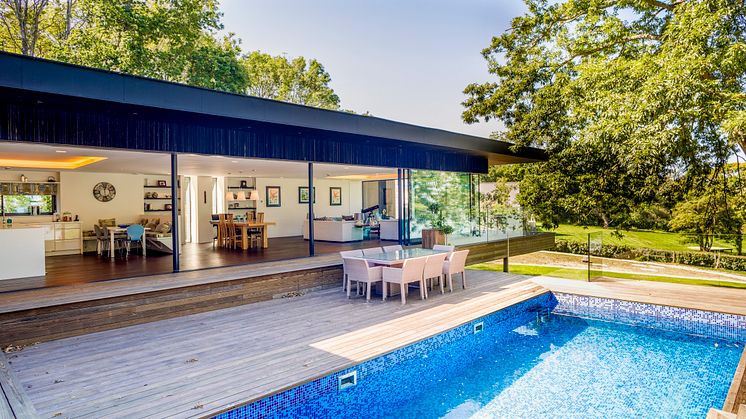 Villa in Fairways, UK - Kebony Deck mit Pool