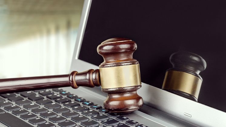 Used machines can easily be sold via online auctions. The industrial auction houses Surplex and Troostwijk Auctions are competent partners in the used machinery trade.  (© Billion Photos/Shutterstock.com).