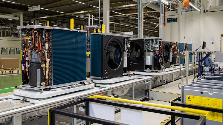 I sin fabrik i Ostende i Belgien producerar Daikin redan nu värmepumpar som uppfyller de framtida kraven i den nya EU-förordningen om utsläpp av F-gaser som börjar gälla från 2027. Bild: Daikin