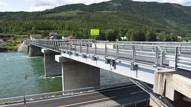 Ny Tretten bru vil erstatte en midlertidig bru over Gudbrandsdalslågen | Foto: Jan-Tore Egge/Wikipedia