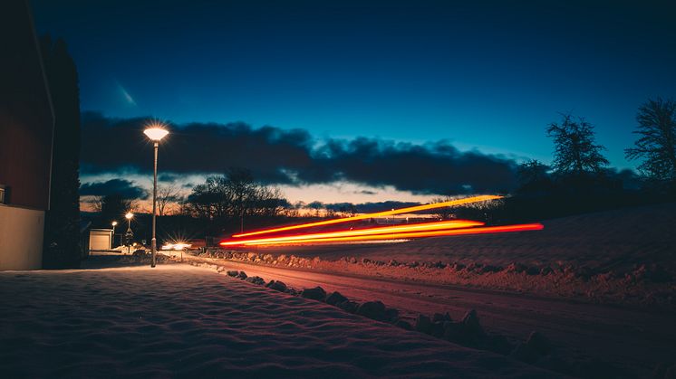 Varje år får kommunen frågor från privata villaägare och andra fastighetsägare om vem som bär ansvaret för att bryta snövallar och skotta trottoarer – perfekta samtalsämnen den 1 december på torget.