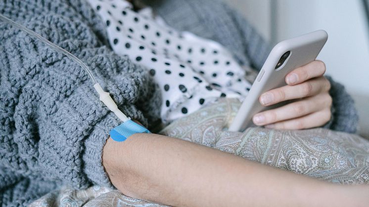 Unga cancersjuka och deras familjer kan behöva tillgång till medicinsk information via journalen