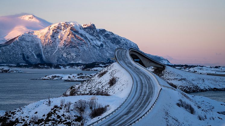 The Atlantic Road – Photo: Eline Karlsdatter Fladseth - Visitnorthwest.no