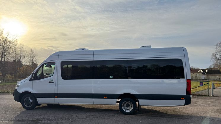 Första el-skolbussen rullar i Falkenberg