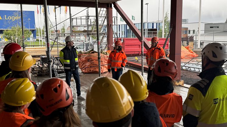 ByggArvid och Fastighets AB Regio i samarbete med P&E Fastigheter firar bjälklagsfest för Vy57