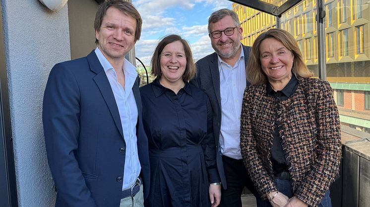 Endre Sundsdal, daglig leder i TET Digtital, direktør Målfrid Vik Sønstabø i Skyss, administrerende direktør i Ruter, Bernt Reitan Jenssen og administrerende direktør Siv Elisabeth Wiken i AKT.
