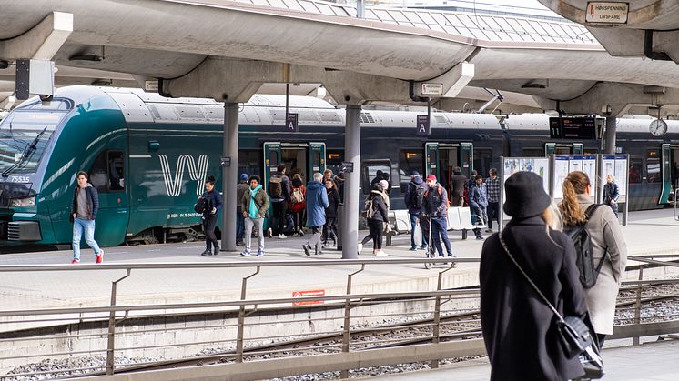 Rushtrafikk på Oslo S. Kundene er tilbake på Vys busser og tog.