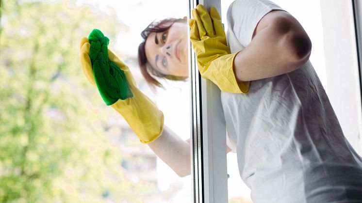 Fenster putzen für Faule:  Die 5 faulsten Methoden, um Fenster zu reinigen