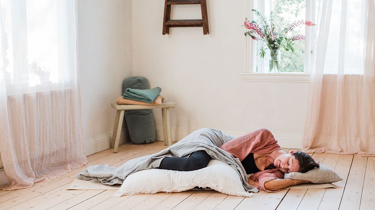 Yoga Nidra - guidad djupavslappning - är en effektiv metod för att finna lugn i en stressig vardag 