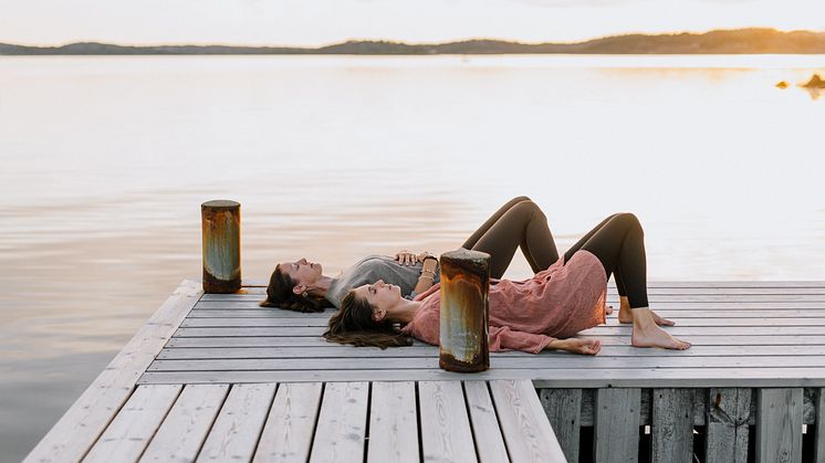 Yoga Nidra som teknik ligger helt rätt i tiden, då i princip alla kan utöva det. Yoga Nidra nämns oftare och oftare som verktyg och teknik för stresshantering och bättre sömn