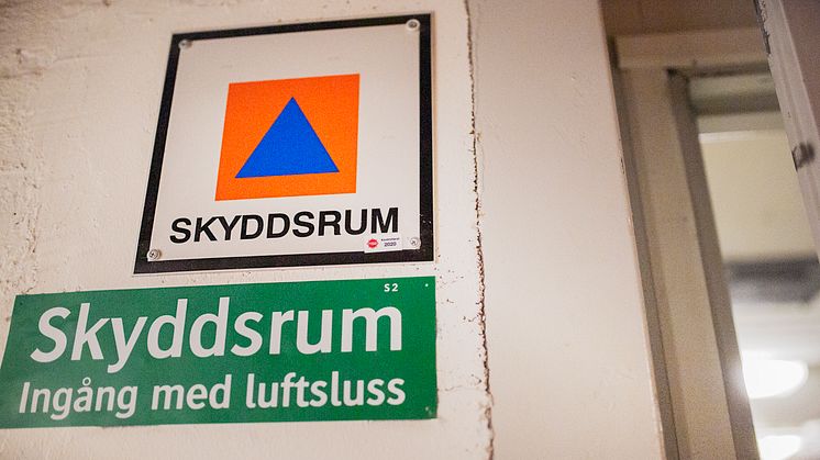 Tydlig skyltning av skyddsrum är en nödvändighet, även i fredstid. Foto: Tor Kjellström