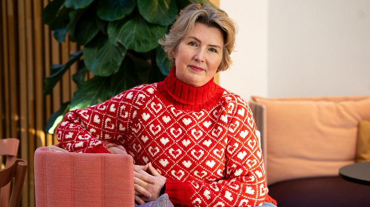 Skadeforebygger Hanne Iversen Rye har gode tips om du skal reise vekk i julen. Foto: Lise Eide Risanger