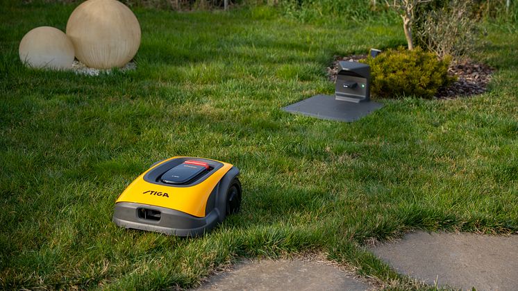 STIGA lanserar smarta uppdateringar för kabelfria robotgräsklippare inför våren 2025
