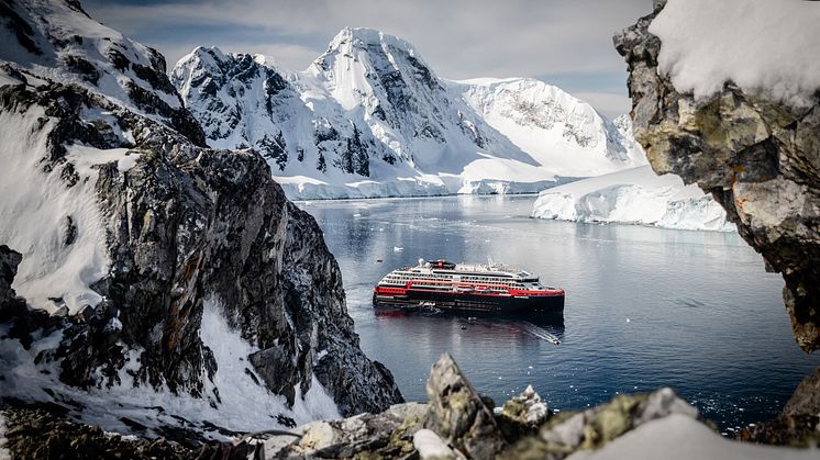 Exciting new collaboration between HX (Hurtigruten Expeditions) and the University of Tasmania | Institute for Marine and Antarctic Studies (IMAS) launches for 2024-2025 Season.