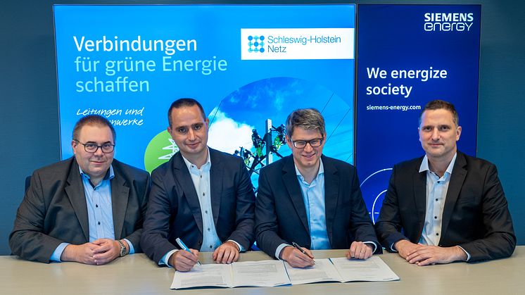 v. l. n. r.: Andreas Block, Geschäftsführer InfraNord, Steffen Bandelow, Geschäftsführer SH Netz, Nils Schittenhelm, Head of Grid Solutions Germany & Austria, Dennis Friedrich, Head of Finance Grid Solutions Germany & Austria