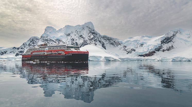 The acquisition will facilitate the final stage in the separation of HX from its sister company Hurtigruten.