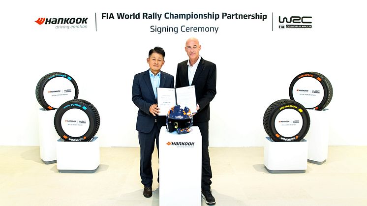 från vänster – Hankook Tire Vice Chairman & CEO Sooil Lee, WRC Promoter Managing Director Jona Siebel