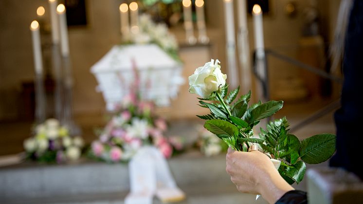 Allt fler svenskar avstår begravningsceremonin – trots att forskning visar vikten av den