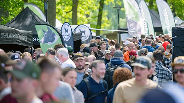 Välfyllt bland utställarna på utomhusområdet på årets Elmia Game Fair.