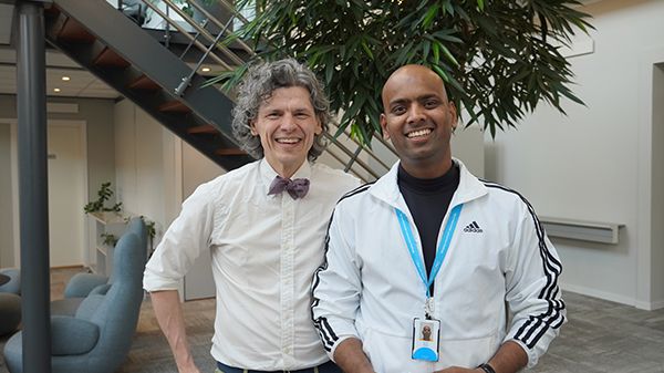 Gustaf Mårtensson, expert inom forskning och utveckling på Mycronic och Asrar Alam, postdok-student på KTH.