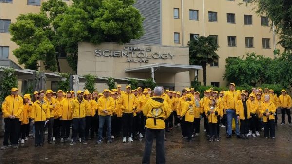 Volontärgruppen, som består av lokala invånare och medlemmar i Scientology-kyrkan, har varit aktivt engagerade i att städa försummade parker, skräpiga gator, övervuxna trottoarer och undermåligt underhållna grönområden.