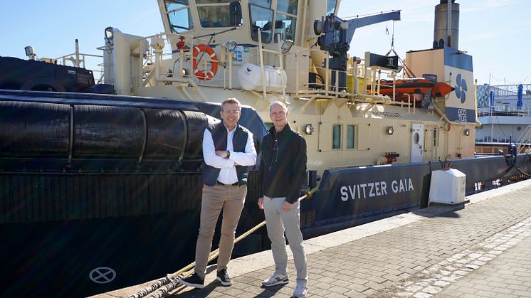 Mathias Jonasson från Svitzer och Anders Paulsson från Helsingborgs Hamn vid bogserbåtarnas läge vid Parapeten i Helsingborg.