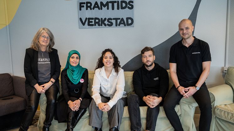 Birgitta Johansson, Sverigechef, Rossol Saaid, arbetsmarknadssamordnare, Mariam Zaoujan och Damir Softic, verksamhetsutvecklare och Håkan Giselsson, enhetschef för Erikshjälpen Framtidsverkstad i Helsingborg.