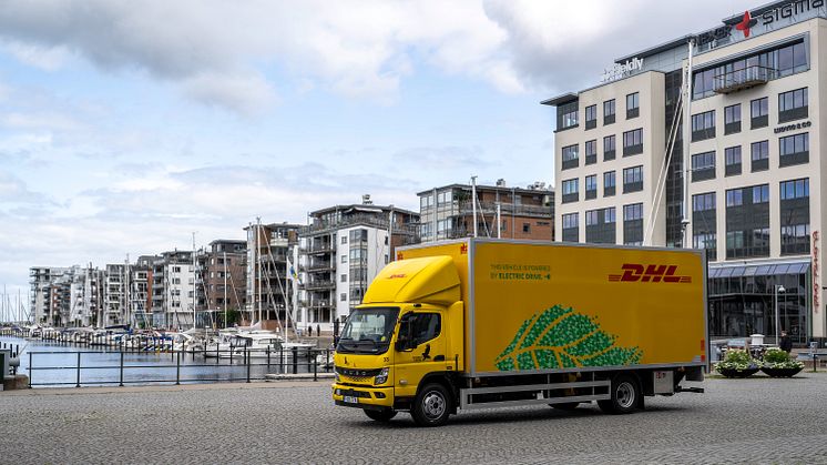 Sex helelektriska FUSO eCanter 8,55t för DHL-distribution i Malmö.