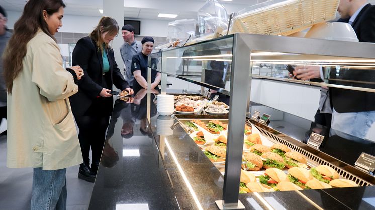 Bistro zieht in das erste Obergeschoss des Mensagebäudes | Ehemalige Bistrofläche wird zum Lern-, Arbeits- und Aufenthaltsraum