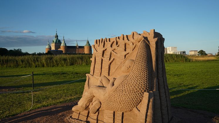 Kalmars årliga sandskulpturfestival hålls i juli.