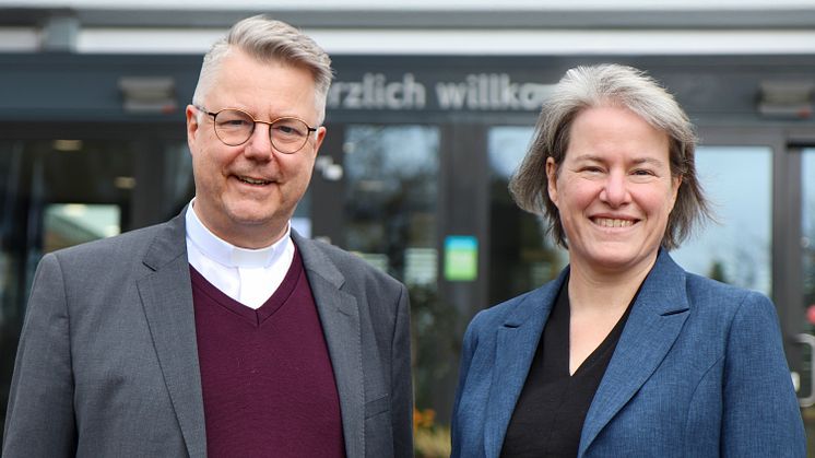 Urkundenübergabe | Umhabilitation von Privatdozent Pfarrer Dr. Marc Röbel