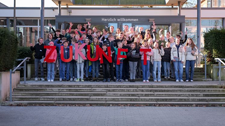 Teilnehmende Schülerinnen und Schüler zusammen mit Mitarbeitenden aus der Universität Vechta.