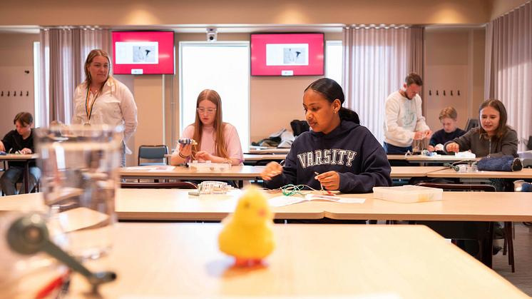 Tidiga tekniksatsningar: 370 femteklassare gästade Campus Borlänges labbmiljöer