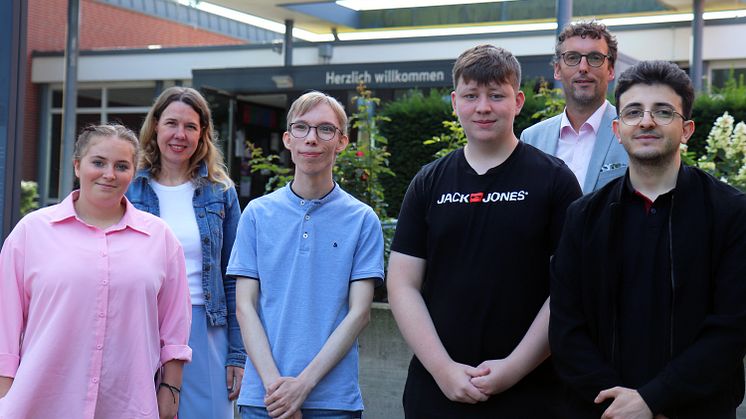 Lilly Witt, Silke Bullermann (Ausbildungsleiterin IHK-Berufe), Erik Harms, Fabian Süttmann, Jürgen Kolde (Ausbildungsleiter der nicht IHK-Berufe), Samir Alkhal